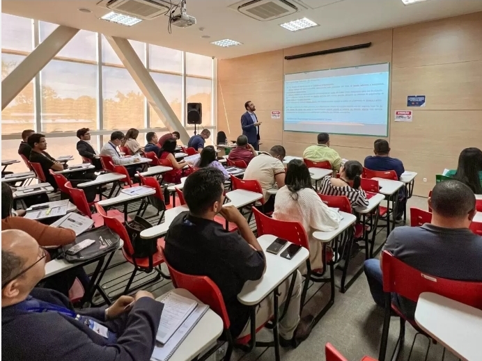 TCE-AM realiza curso sobre atualizações na Lei de Licitações para servidores público