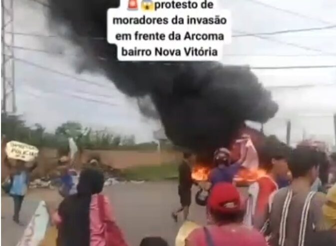 HOMEM DE CARRÃO AMEAÇA MANIFESTANTES E CINEGRAFISTA COM ARMA DE FOGO NA ZONA LESTE DE MANAUS