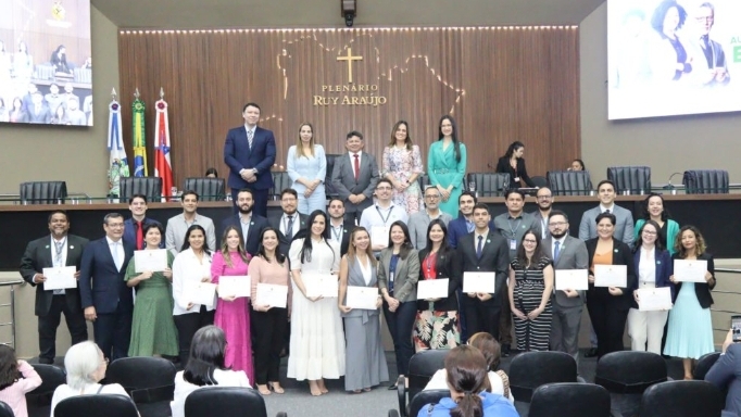 Auditores de Controle Externo do TCE-AM são homenageados em Sessão Especial na ALEAM