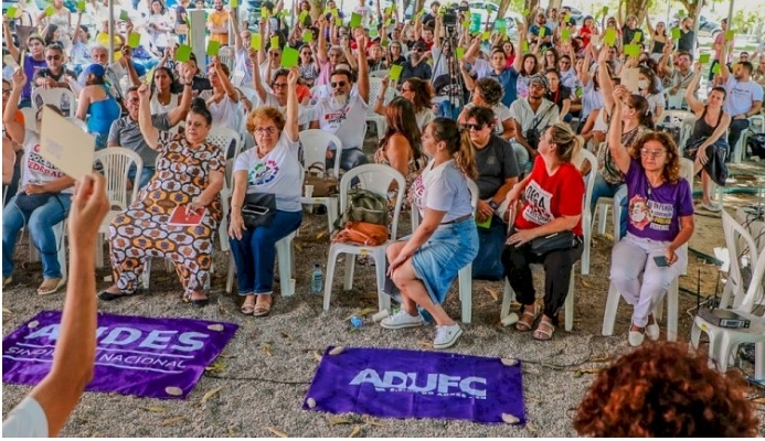 Professores das universidades federais decidem encerrar greve em todo o país