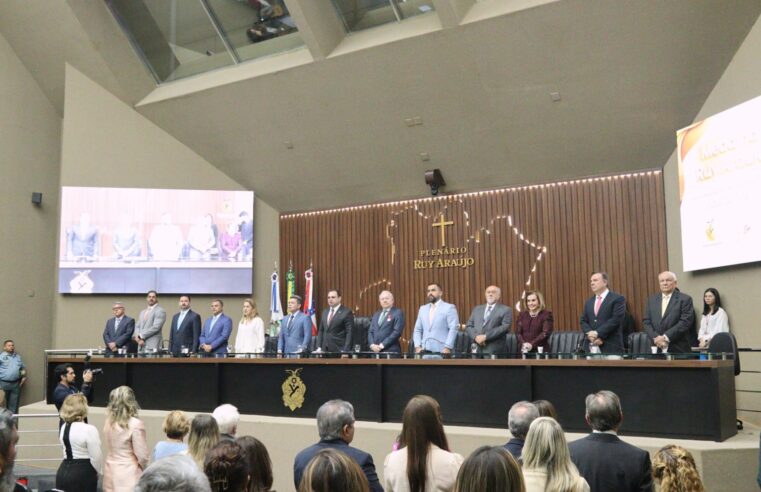 Presidente do TCE-AM prestigia homenagem da Aleam ao Desembargador João Simões