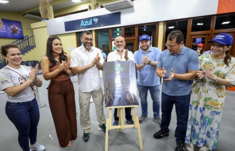 Em Parintins, Wilson Lima entrega aeroporto Júlio Belém revitalizado e 150 triciclos reformados