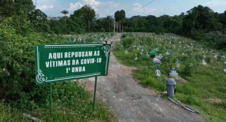 Descaso com cemitério em Manaus sepulta memória de vítimas da Covid-19