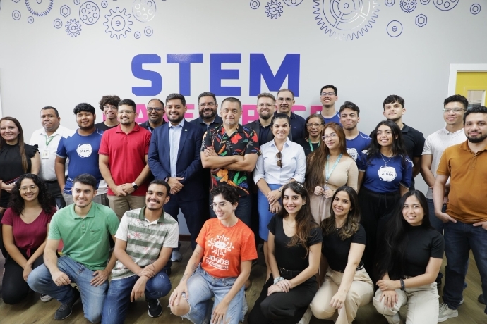 UEA inaugura “Stem Makerspace”, novo espaço da Academia Stem