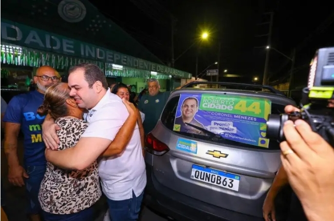 Candidato da coligação ‘Manaus Merece Mais’, Roberto Cidade dá início à campanha com ‘adesivaço’ em cinco bairros de Manaus