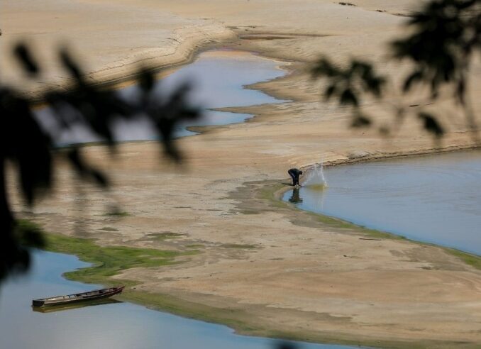 Três grandes rios da Amazônia amanhecem com cota de cheia