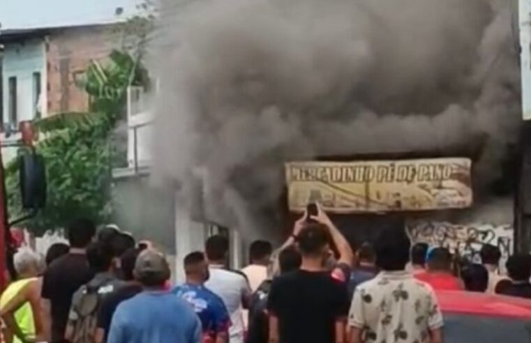 VÍDEO: Incêndio em mercadinho deixa feridos por inalação de fumaça em Manaus