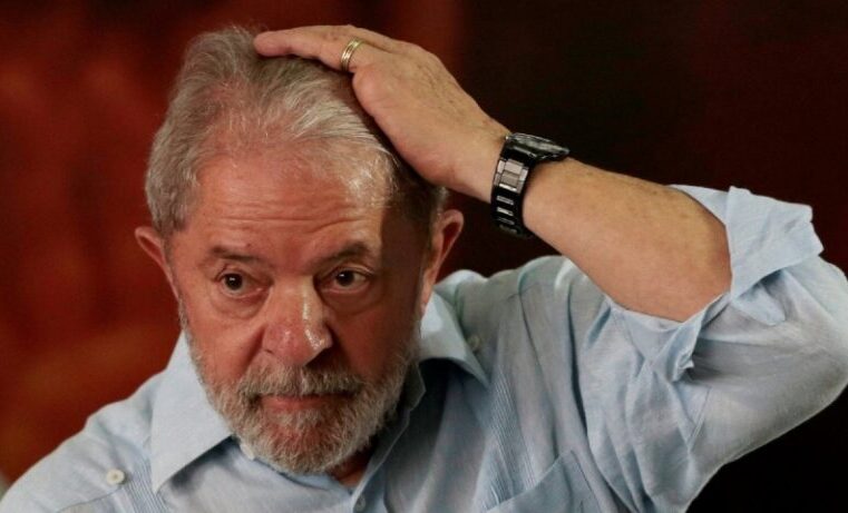 LULA BATE A CABEÇA EM ACIDENTE DOMÉSTICO E CANCELA VIAGEM A RÚSSIA