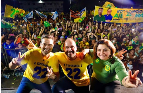 ‘Domingo o povo vai dar a resposta nas urnas’; Eduardo Bolsonaro pede voto ao 22 e reforça mudança e esperança em Manaus