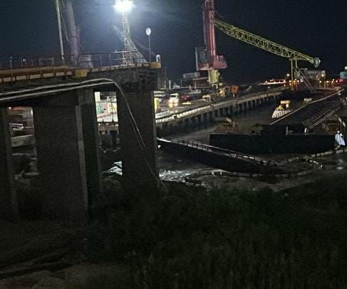 Ponte de Acesso ao Píer do Porto Chibatão desaba devido à Estiagem