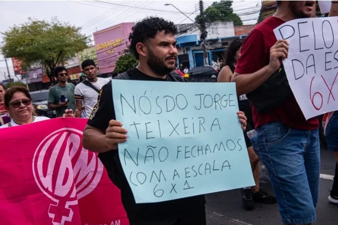 COMUNIDADES – Escala 6×1: manifestantes se reúnem em Manaus por redução da jornada de trabalho